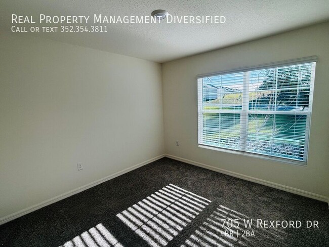 Building Photo - 705 W Rexford Dr