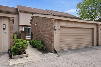 Building Photo - 5271 Wright Way E