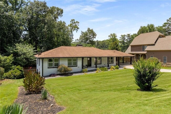 Building Photo - 2423 Sunset Dr NE