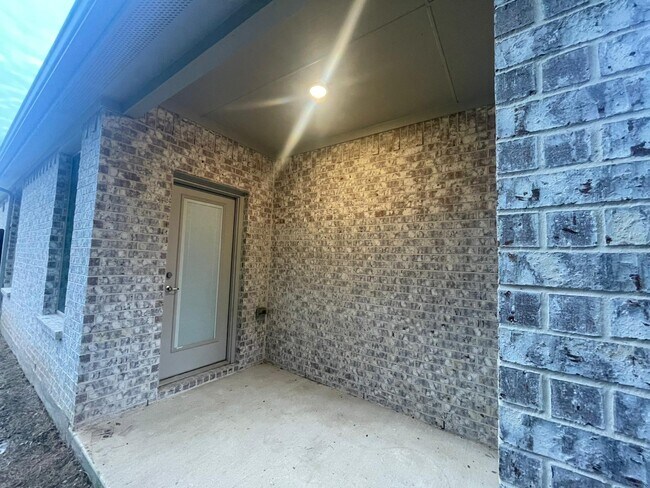 Building Photo - 2516 Sakeena Ct