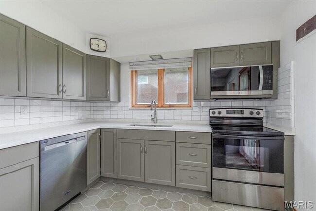 Building Photo - 9715 Grantview Dr