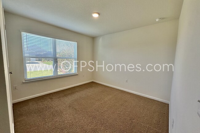 Building Photo - AVAILABLE NOW IN REDSTONE COMMONS