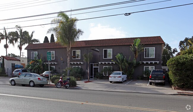 Primary Photo - 1033 Robinson Ave
