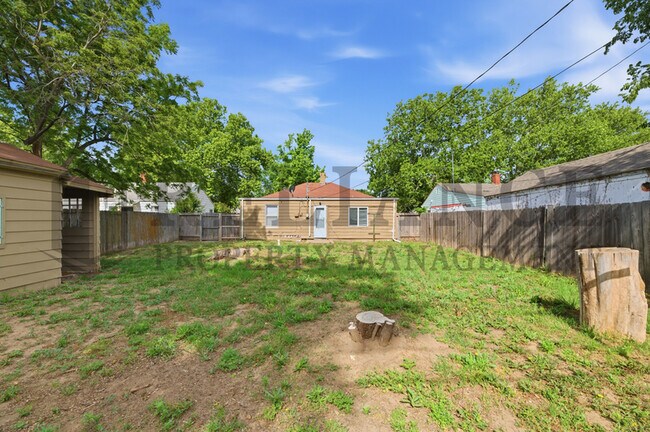 Building Photo - 2242 S Laura St