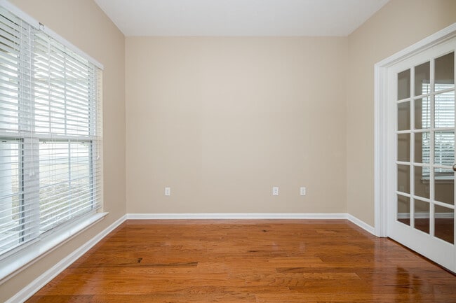 Building Photo - 528 Casey Ct