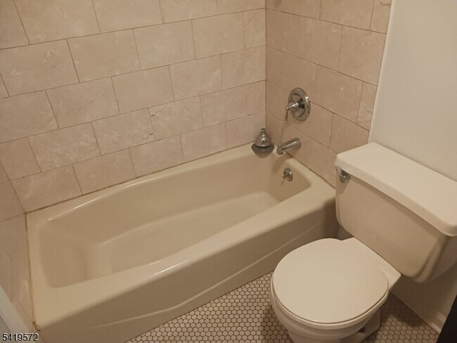 Building Photo - 83 N Willow St