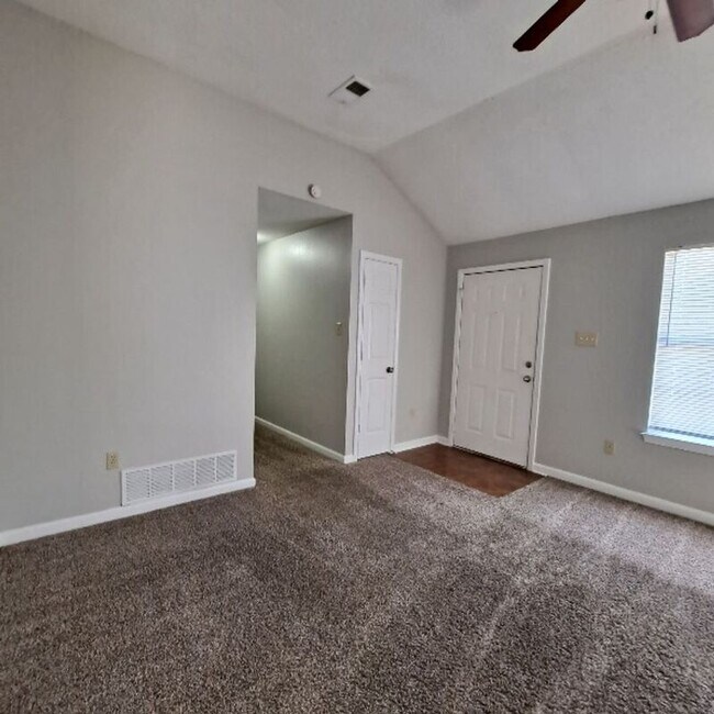 Building Photo - 4400 English Pecan Cove