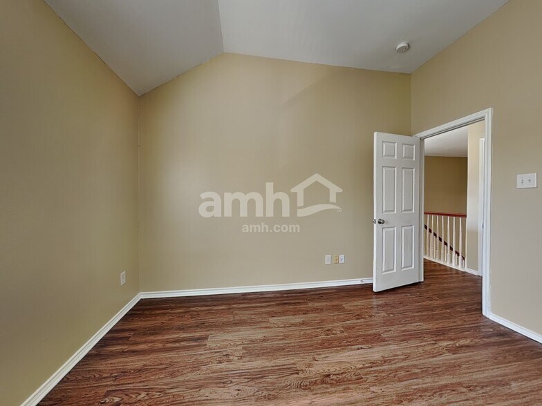 Building Photo - 2718 Lakecrest Way Dr