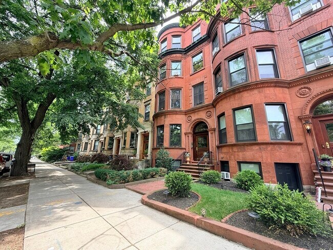 Building Photo - 1083 Beacon St