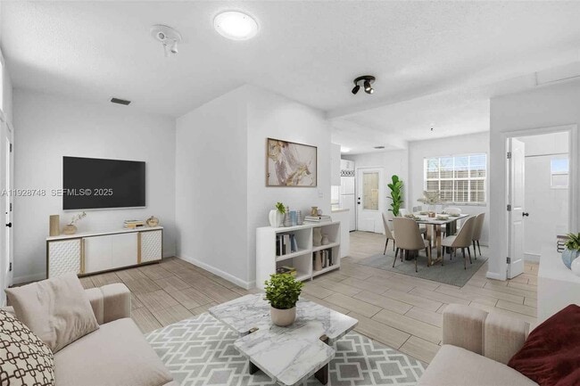 Building Photo - 521 NE 70th St