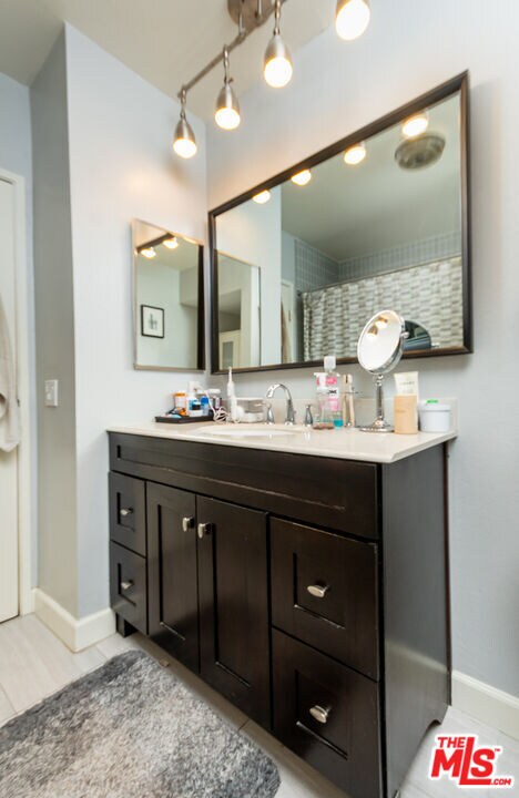 Building Photo - 1730 Camino Palmero St