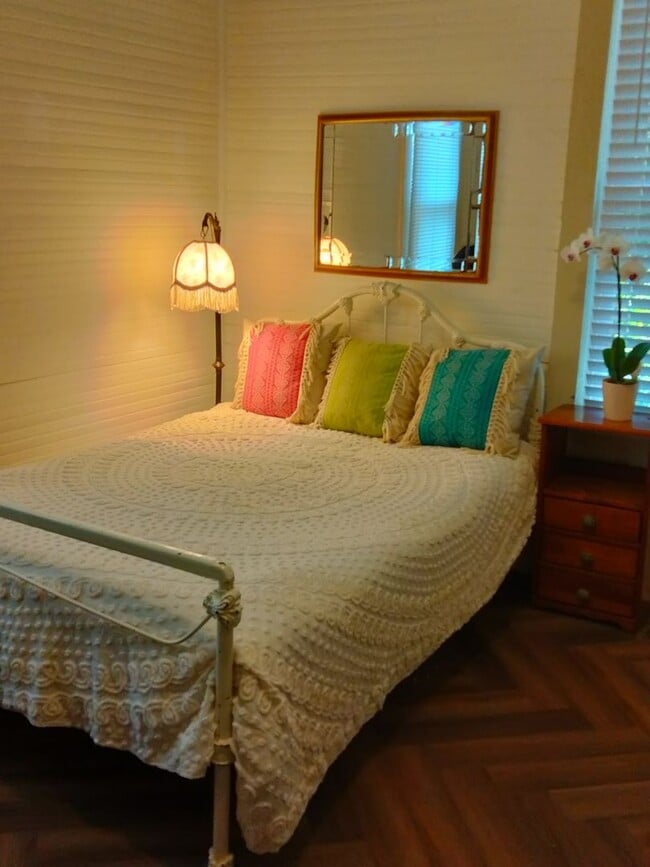 Building Photo - Totally Remodeled 2 Bedroom 1 Bath House-F...