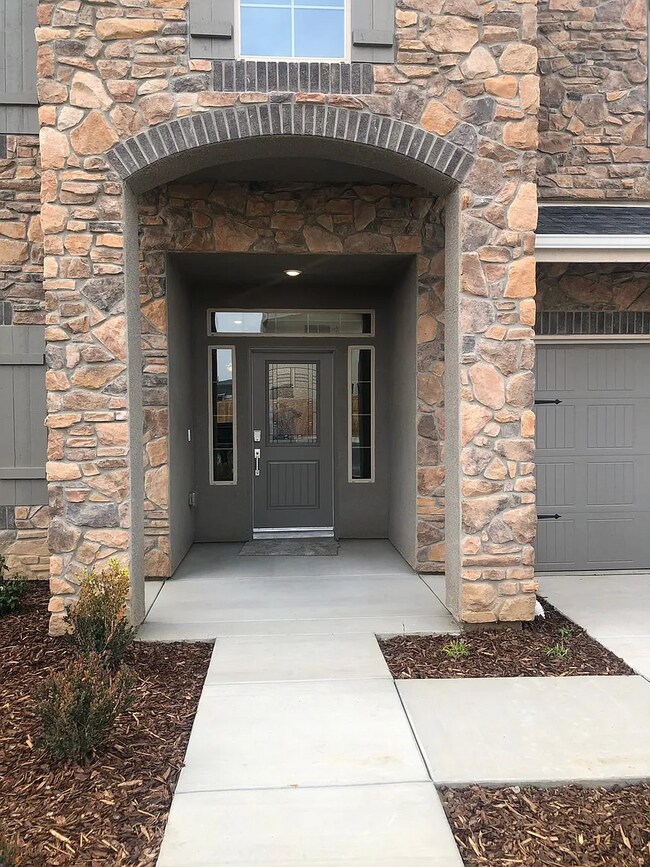 Building Photo - Beautiful Two-Story Home Featuring Granite Kitchen, Large Island & Spa-Style Primary Suite