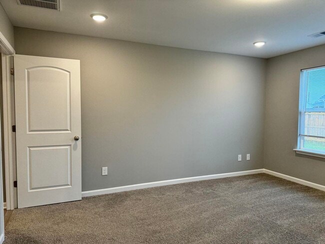 Building Photo - 6092 Arbor Wds Wy