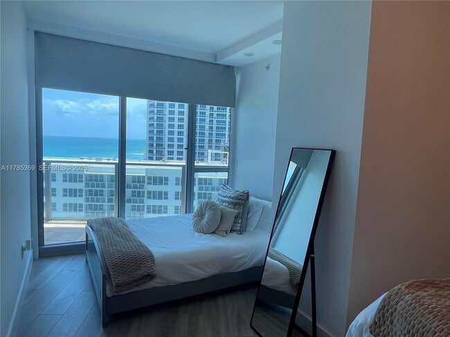 Building Photo - 3101 S Ocean Dr