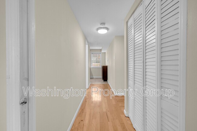 Building Photo - 736 Quince Orchard Blvd