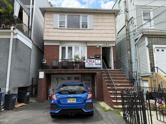 Building Photo - 351 New York Ave
