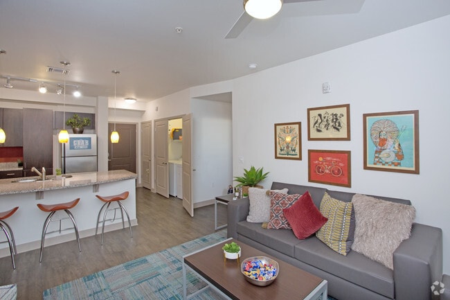 1BR, 1BA - 596 SF - The District on Apache