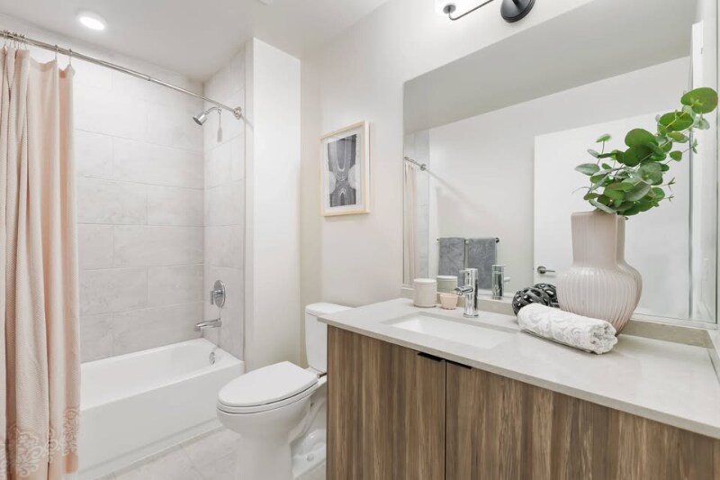 Building Photo - 352 S Aberdeen St