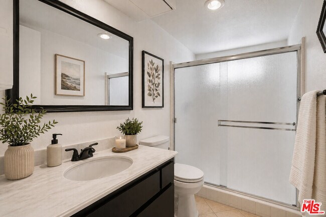Building Photo - 40513 Bay Hill Way