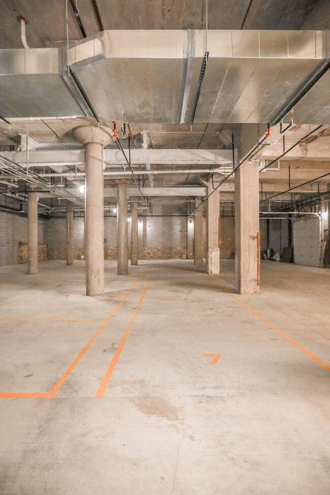 Building Photo - 4046 N Hermitage Ave