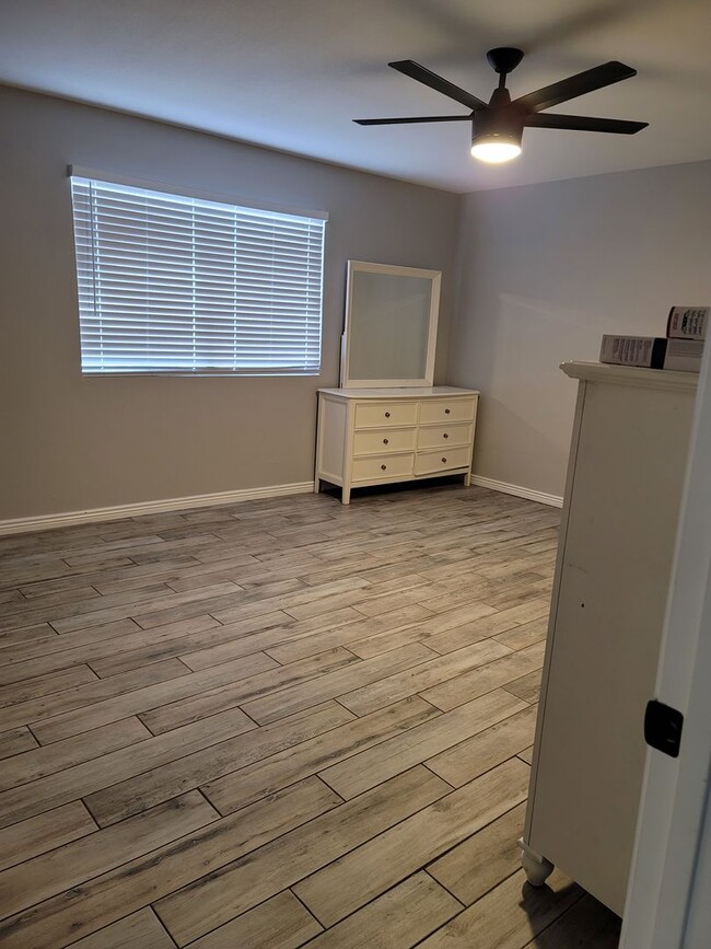 Building Photo - Absolutely Stunning Remodeled 2 Bedroom Co...