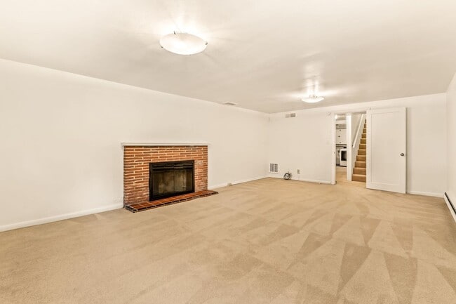 Building Photo - 3535 43rd Ave W