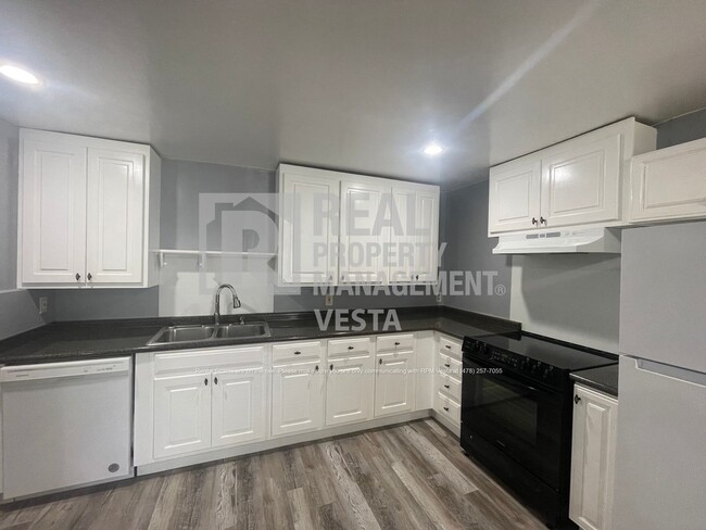Building Photo - Newly Remodeled 4 Bedroom Home in South Macon