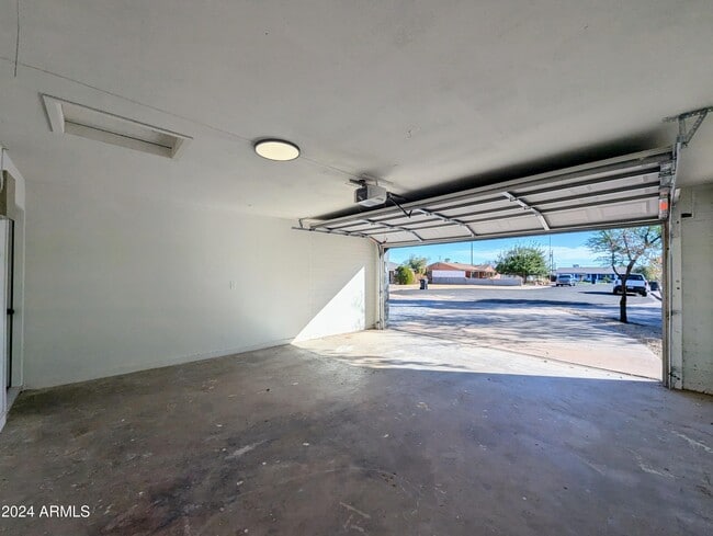 Building Photo - 121 N Flint Cir