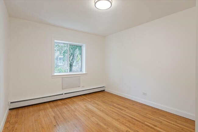 Building Photo - 1441 W Farwell Ave