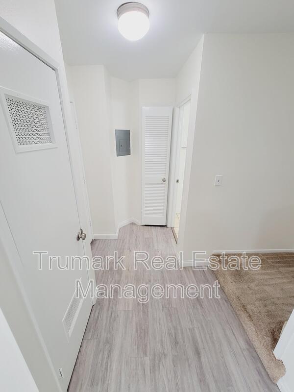 Building Photo - 416 W Milford St