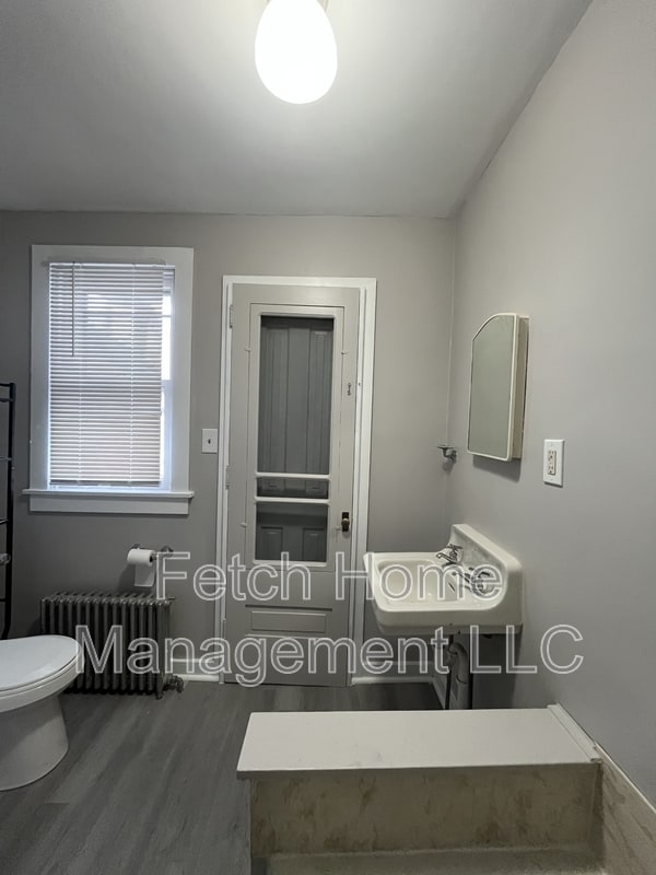 Building Photo - 414 New St