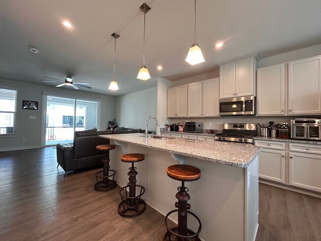 Building Photo - Spacious 4-Bedroom Townhome with Garage & ...
