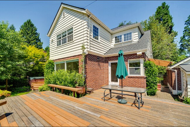 Building Photo - 616 SE Andover Pl