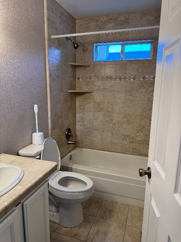 Building Photo - 3372 Bonnivew Dr