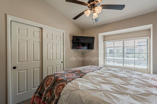 Building Photo - 9707 E Mountain View Rd