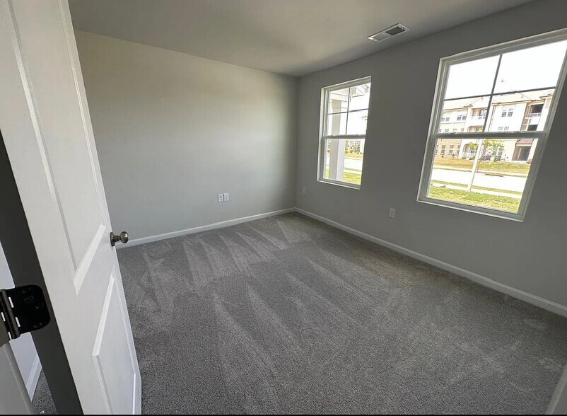 Building Photo - Room in Townhome on Kasota Ln