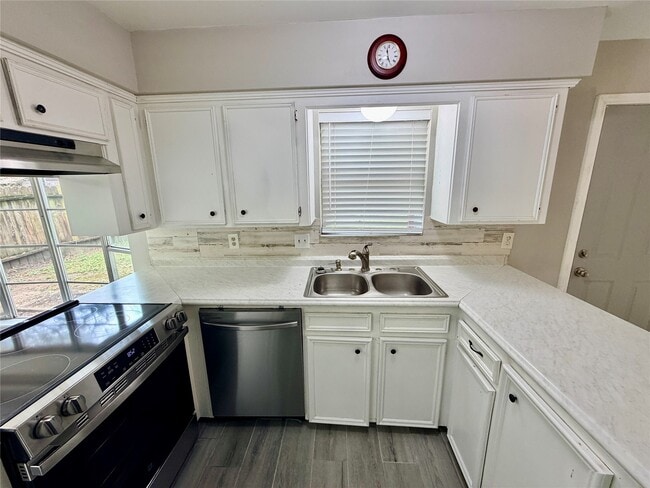 Building Photo - 7876 Bender Rd