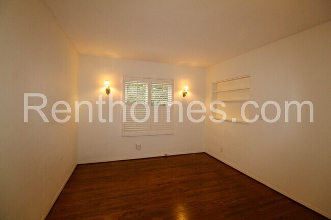 Building Photo - 2244 Plum St
