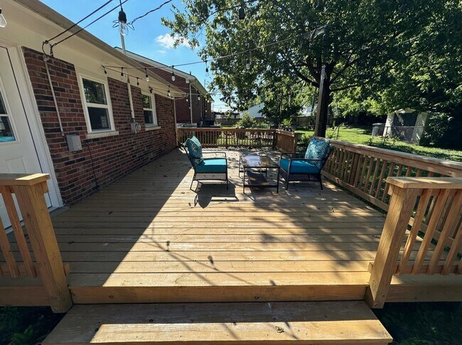 Building Photo - 348 Hermitage Dr