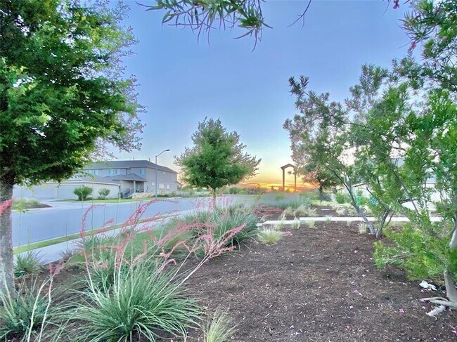 Building Photo - 407 Rhetoric Way