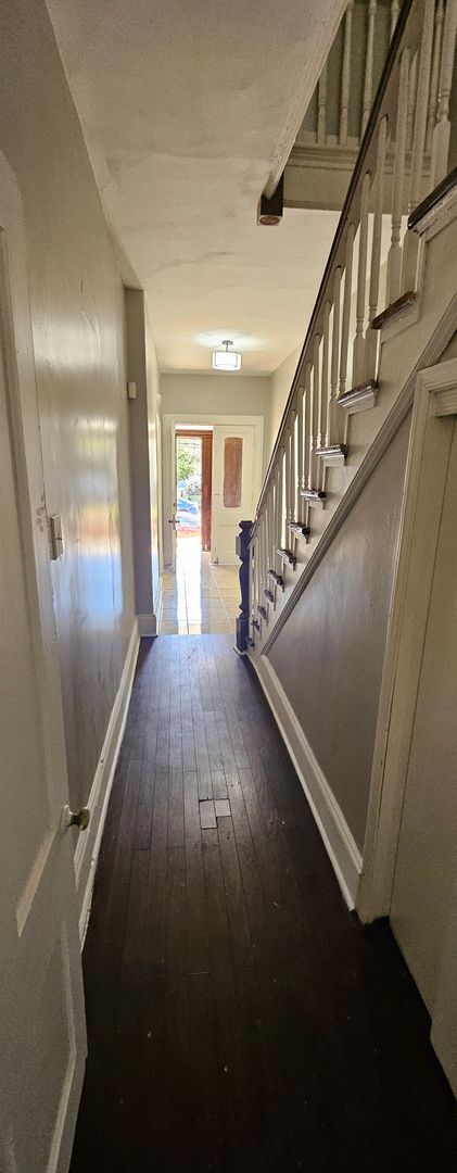 Building Photo - Large house with a nice layout welcome Home