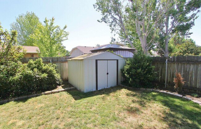 Building Photo - Immaculate Single-Level Home