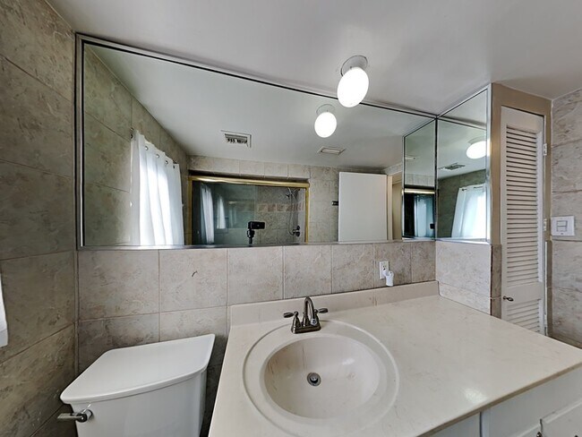 Building Photo - 142 Lynbrook Dr