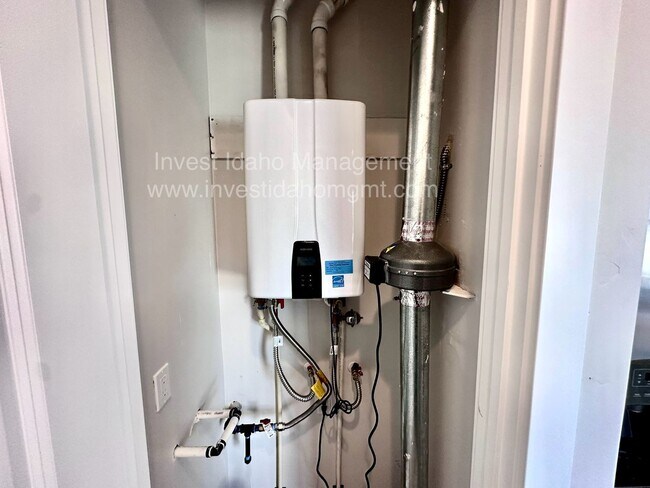 Building Photo - Luxury Gated Townhome in Star – Available Soon!