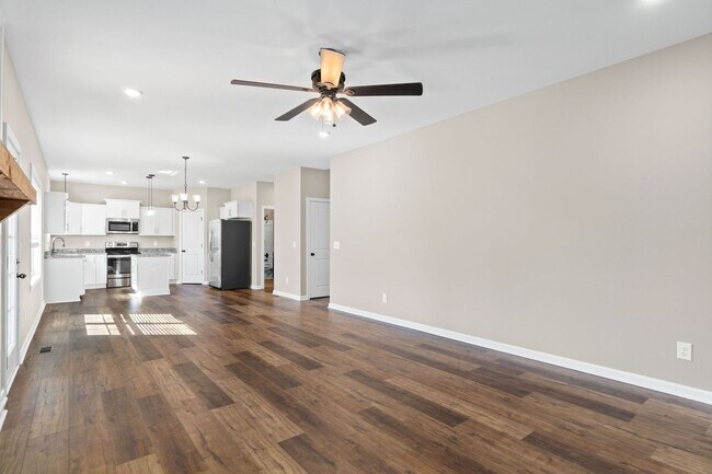 Building Photo - Pet Friendly Four Bedroom!