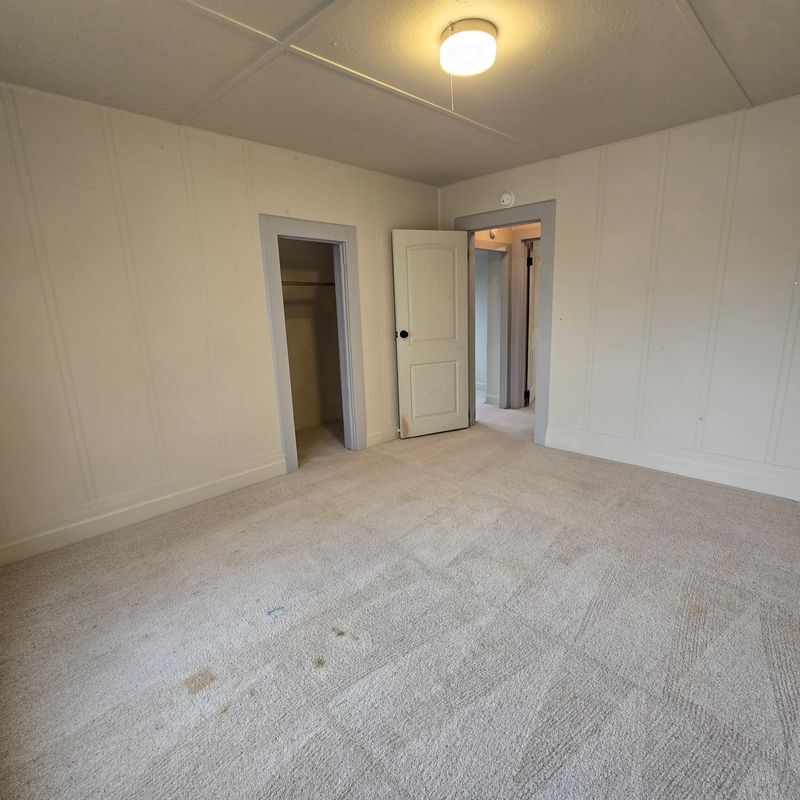 Building Photo - 617 W Main St