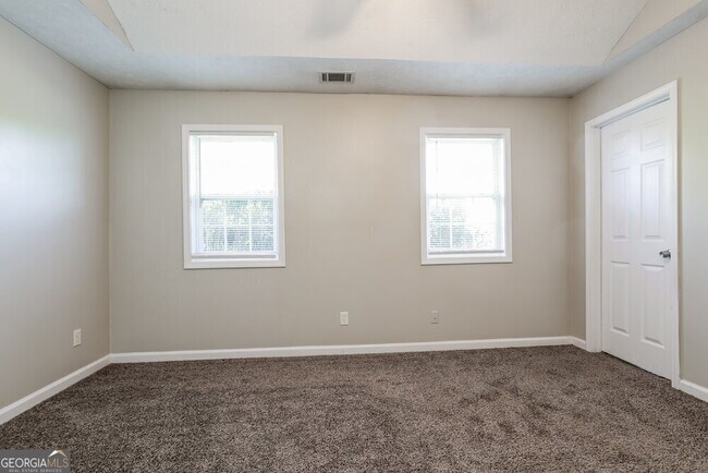 Building Photo - 372 Kay Dr