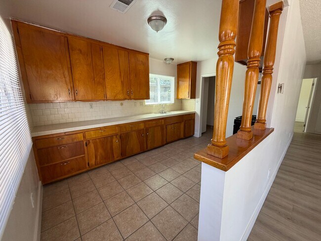 Building Photo - 820-824 W Palmyra Ave