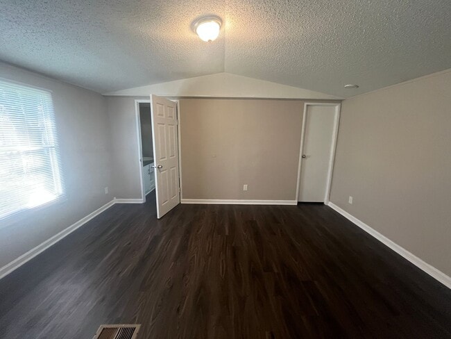 Building Photo - Nice Family home in Ward